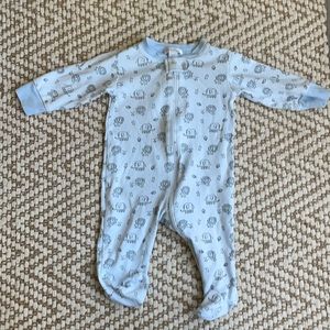 Kissy Kissy Footie with lions and elephants